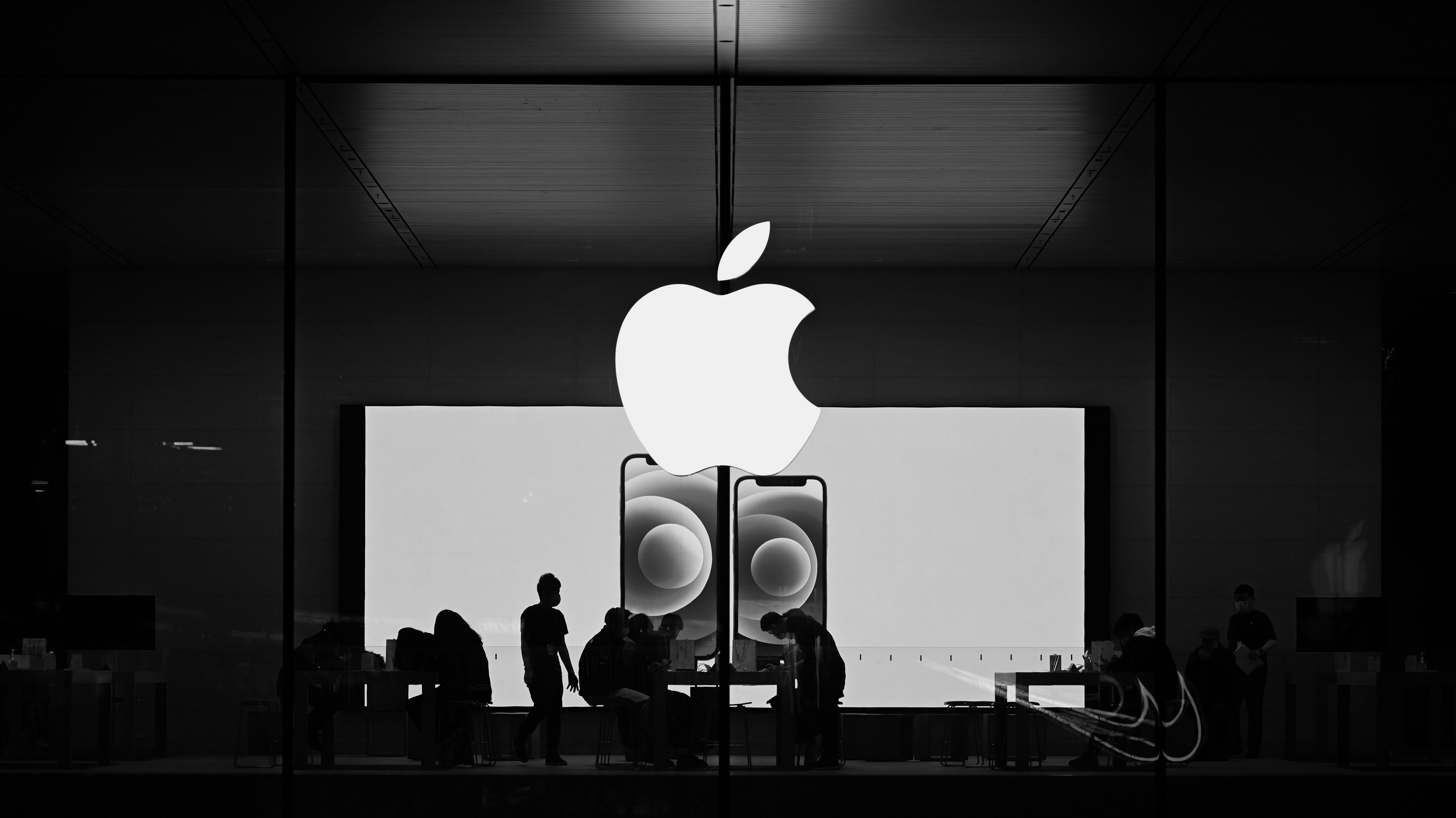Is Apple Stock a Buy Today? The AI Opportunity—and 3 Risks Investors Can’t Ignore