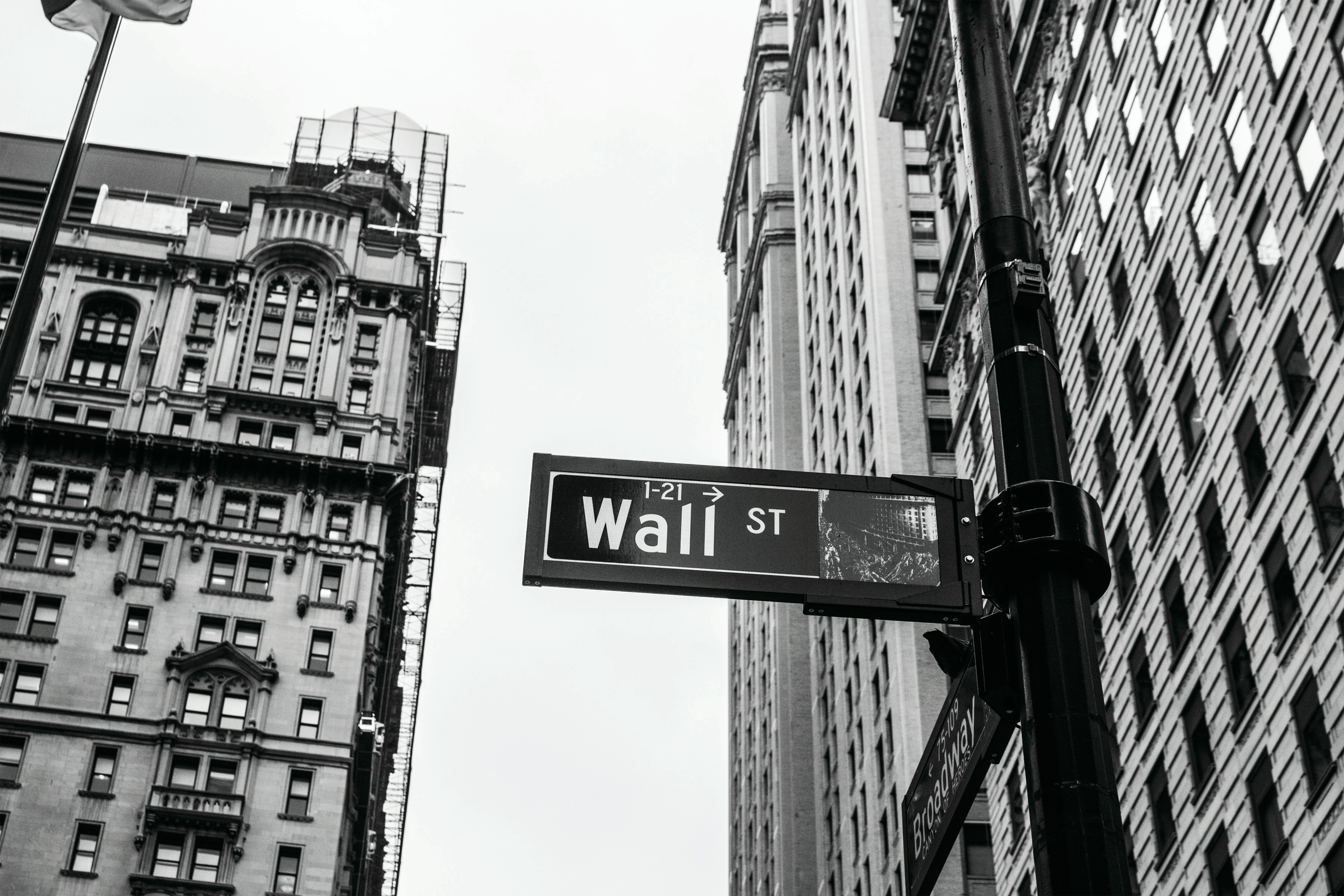 Wall Street Says Dump Your Bonds. Here's Why That's a Costly Mistake.