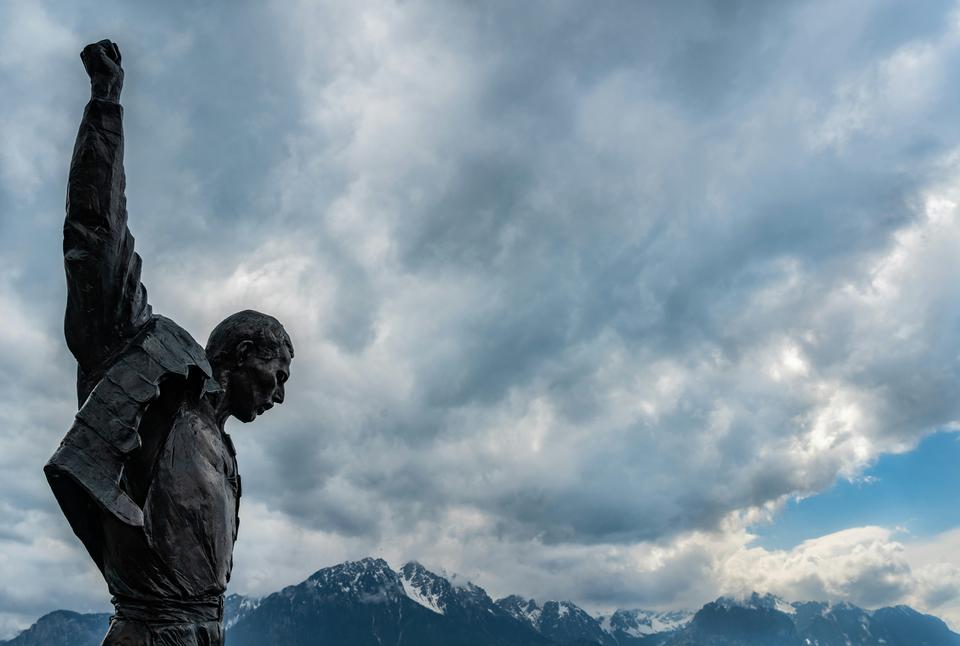 Why Great Leaders Learn What Not to Carry