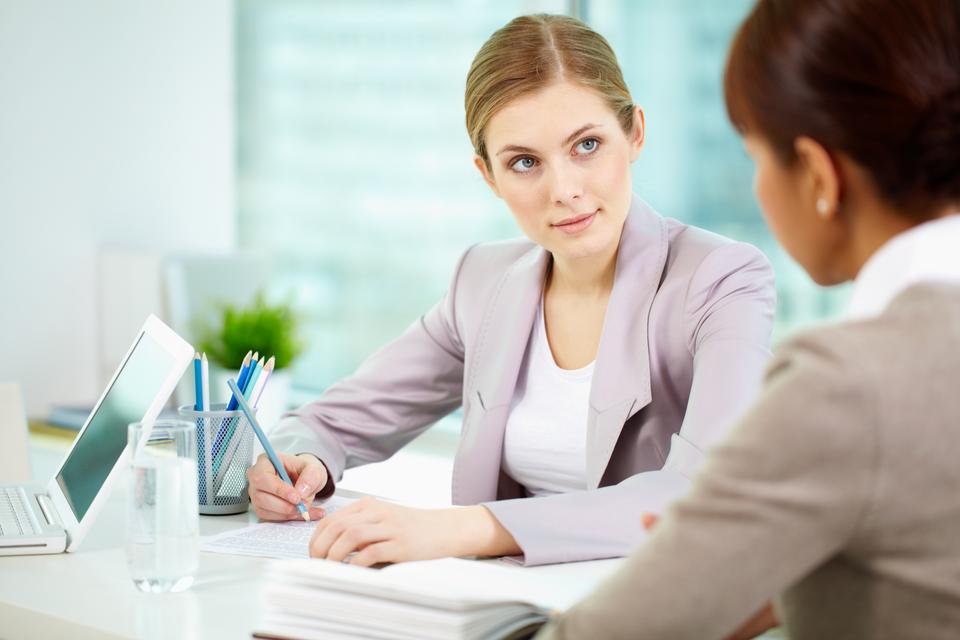 The Counterintuitive Truth About Giving Less in a First Conversation