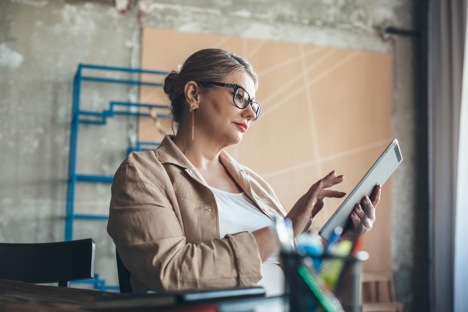 Can Dynamic Defaults Make Retirement Income More Secure?